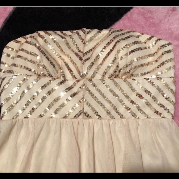 Cute strapless dress - Picture 2 of 5